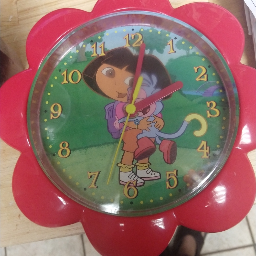 Dora the explorer clock